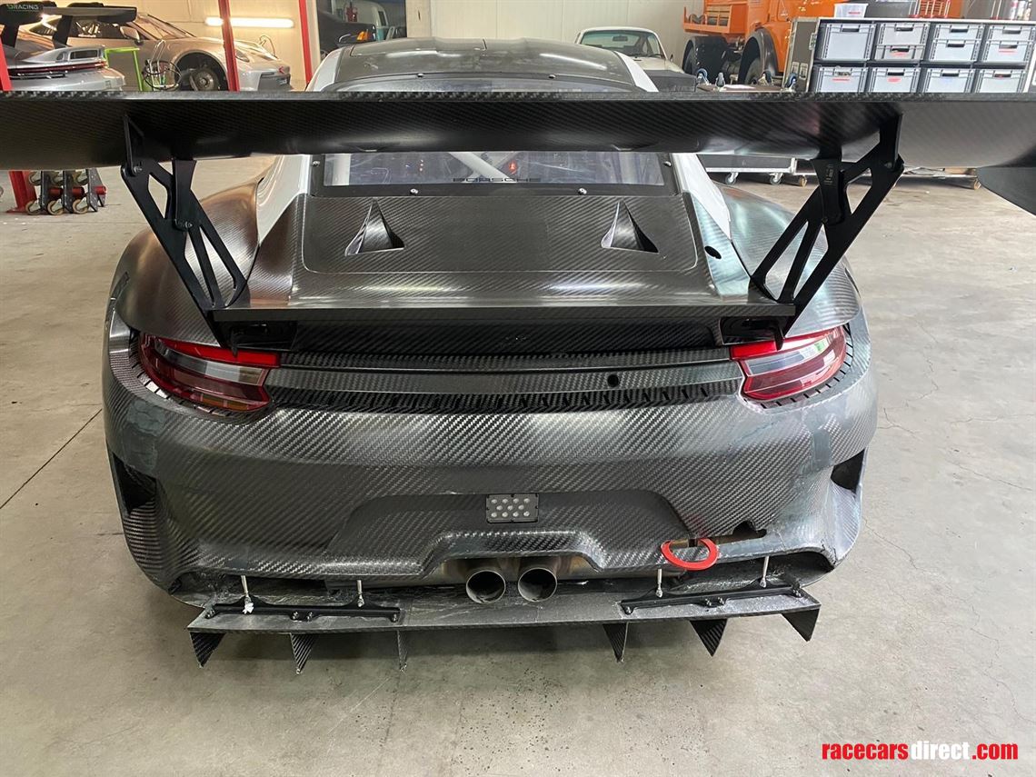 porsche-9912-gt3r-2019-with-huge-spare-parts