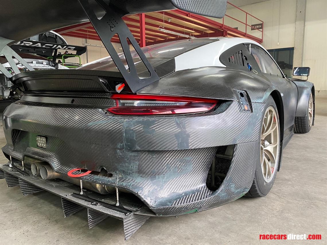 porsche-9912-gt3r-2019-with-huge-spare-parts