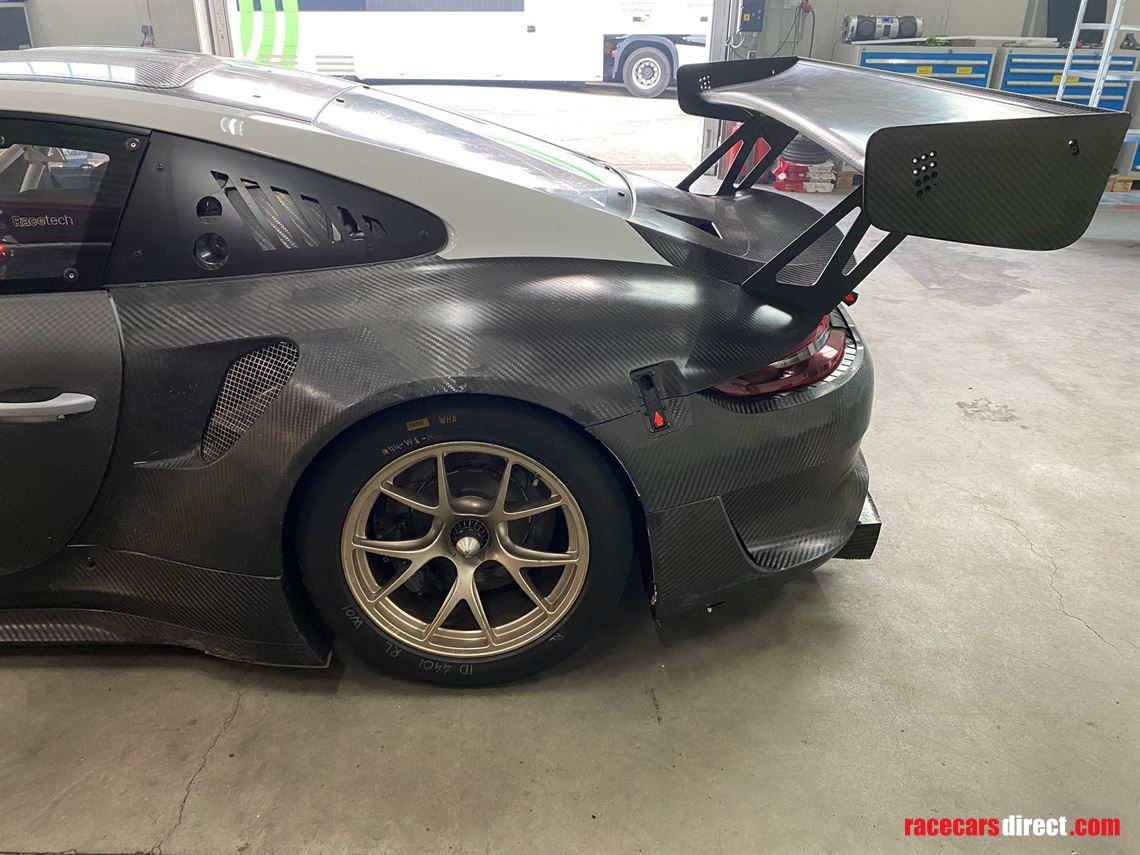 porsche-9912-gt3r-2019-with-huge-spare-parts