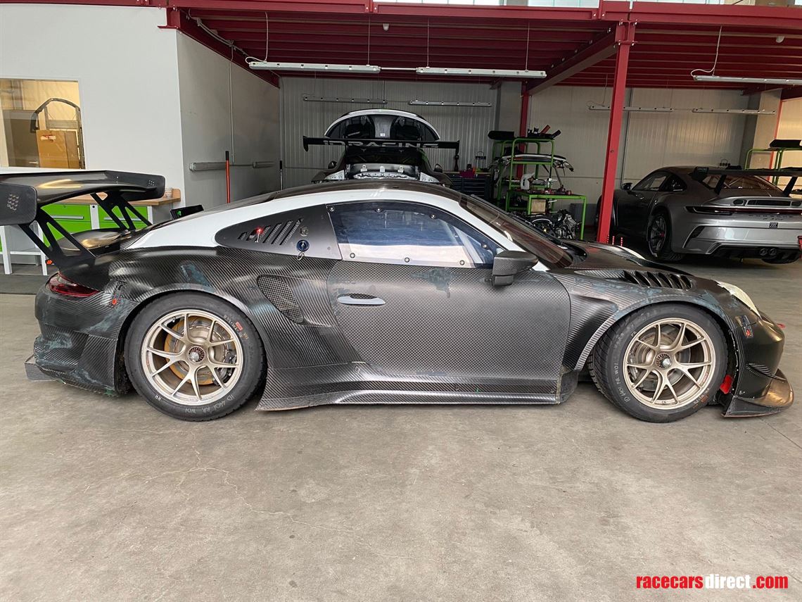 porsche-9912-gt3r-2019-with-huge-spare-parts