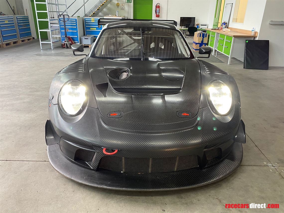 porsche-9912-gt3r-2019-with-huge-spare-parts