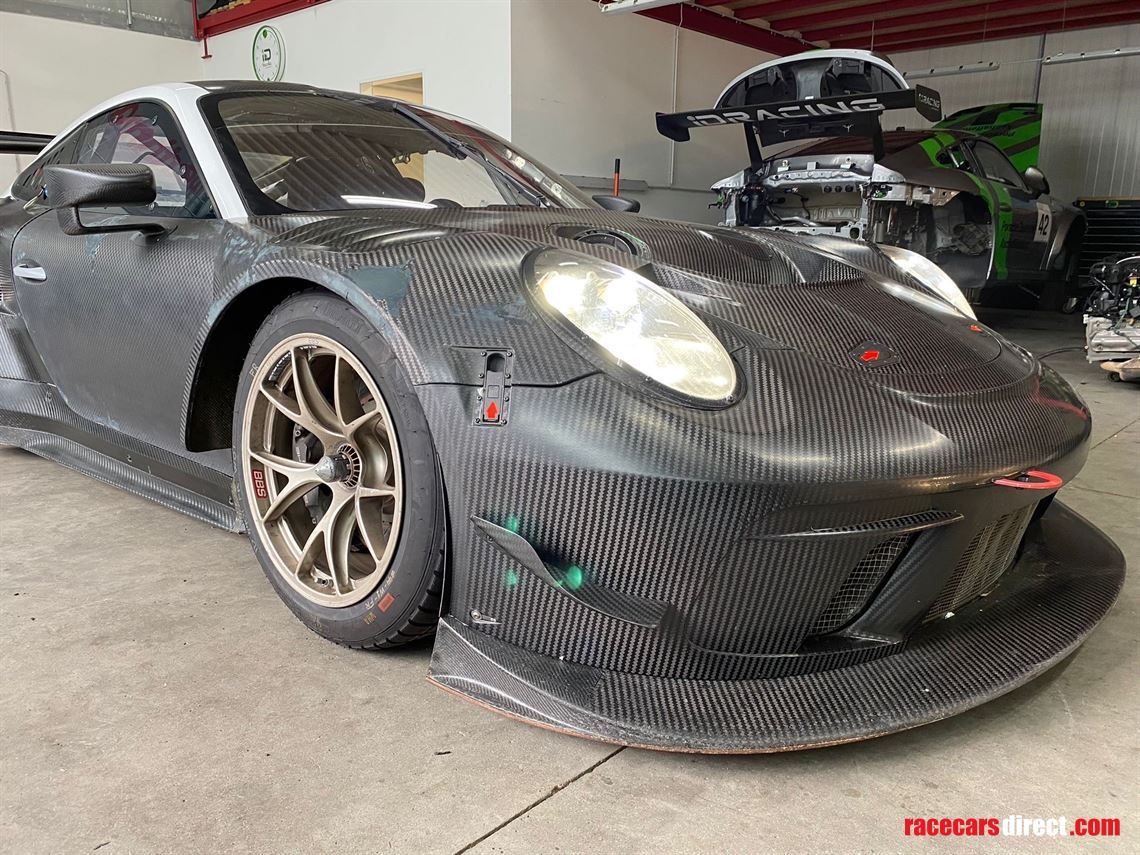 porsche-9912-gt3r-2019-with-huge-spare-parts