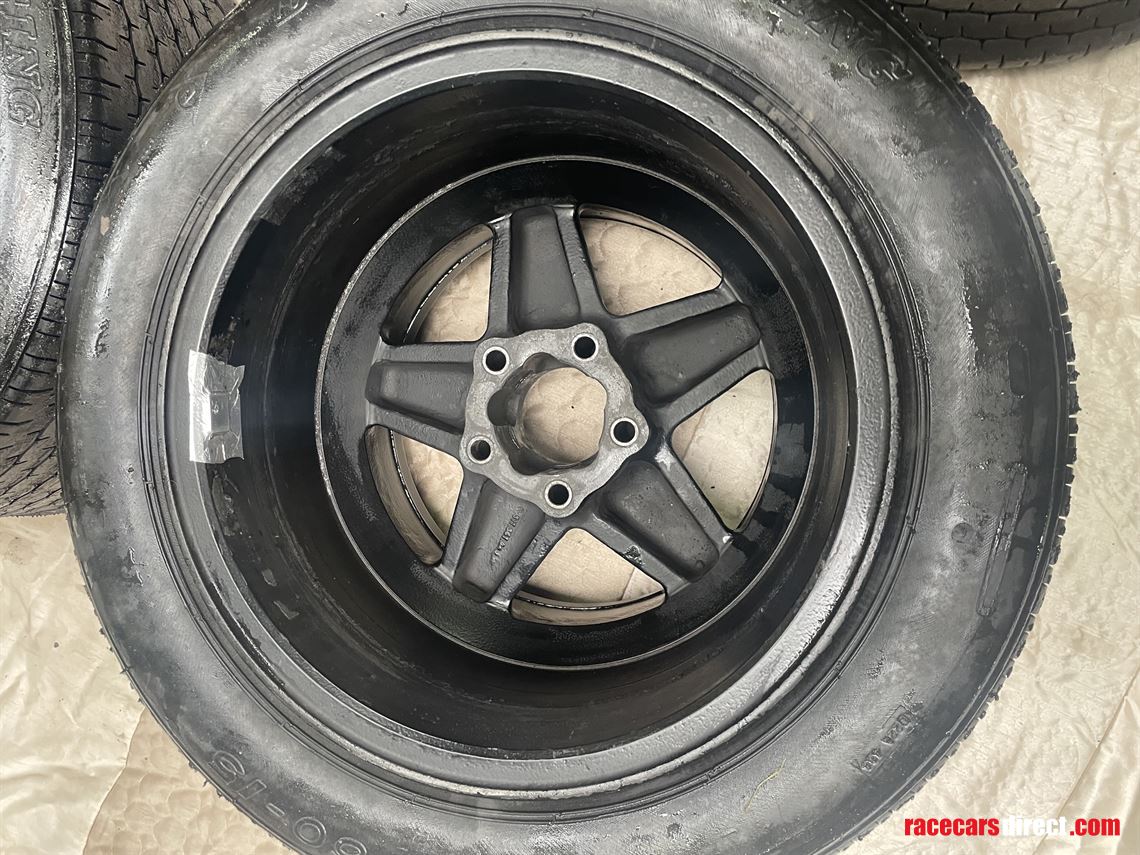 porsche-rsr-original-magnesium-wheels