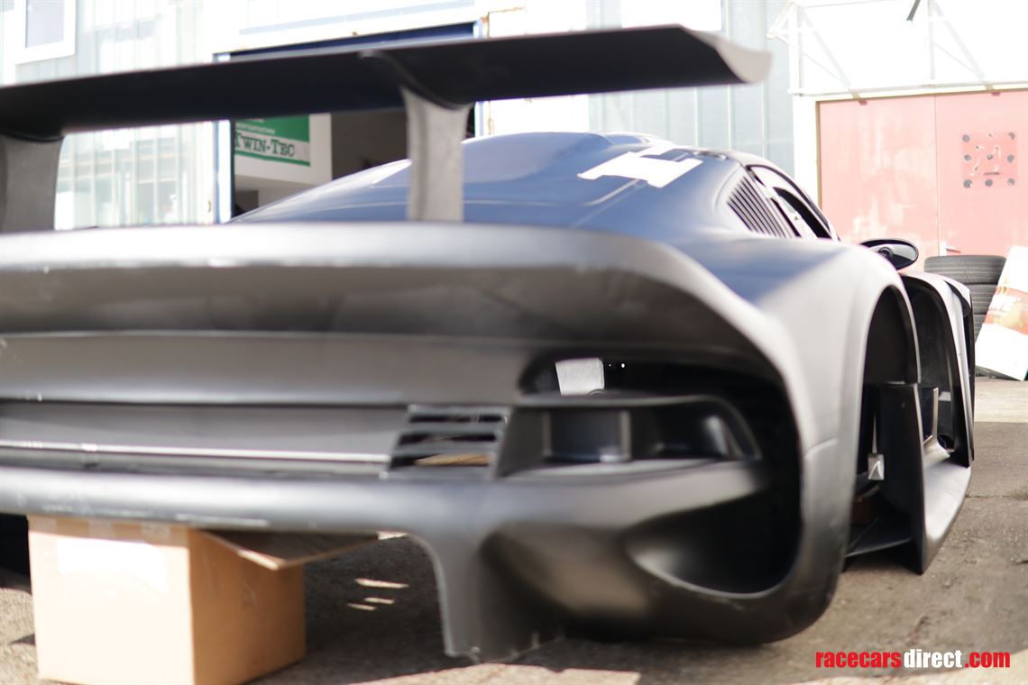 porsche-911-gt1-body-parts-carbon-fiber