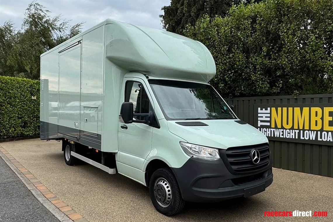 mercedes-sprinter-xxl-50m-x-25m-x-23m-hgv-55t