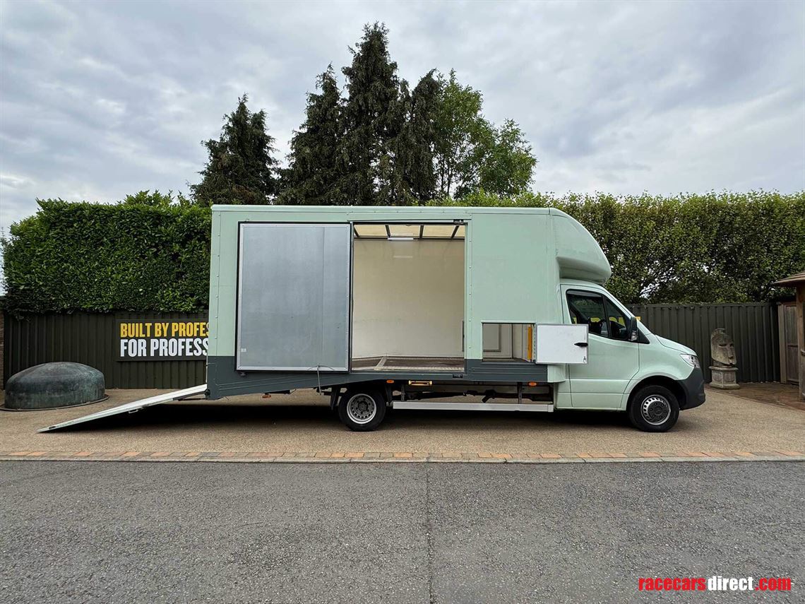 mercedes-sprinter-xxl-50m-x-25m-x-23m-hgv-55t