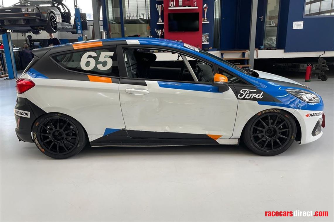 3-ford-fiesta-sprint-cup-car