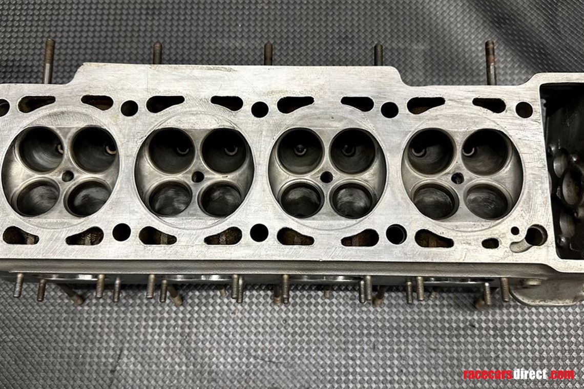 bmw-m127-engine-head-12581119