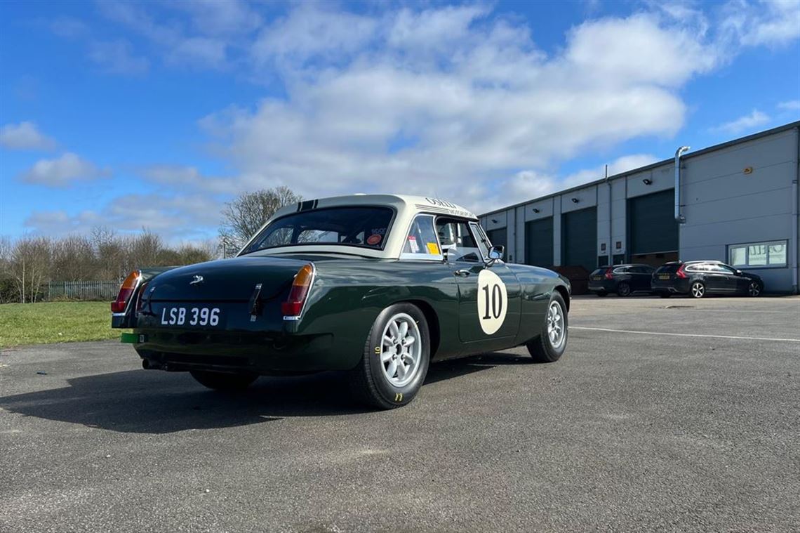 1964-mgb-roadster-fia-race-car