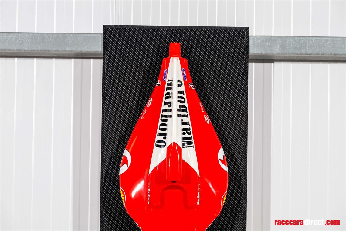 michael-schumacher-ferrari-f2002-f1-sculpture