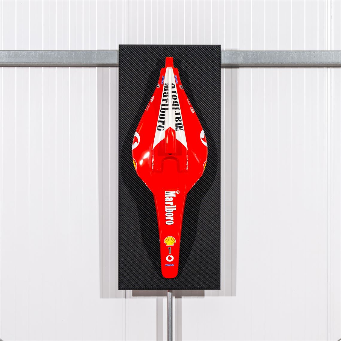 michael-schumacher-ferrari-f2002-f1-sculpture