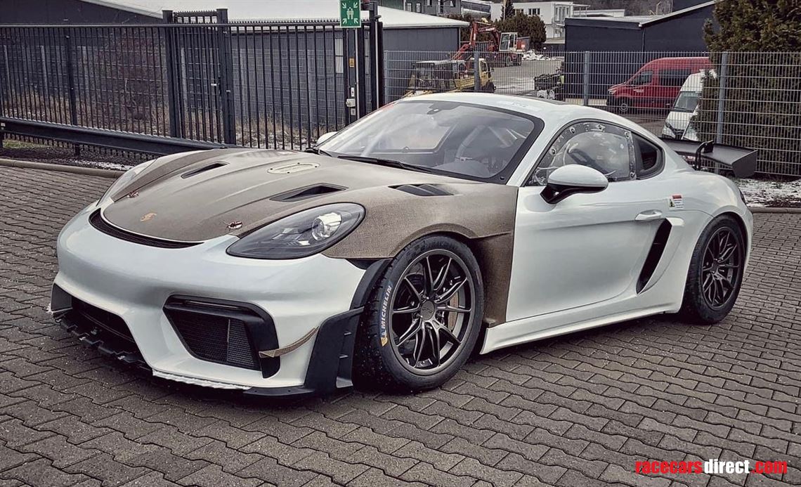 porsche-718-gt4-rs-clubsport-sro-race-car