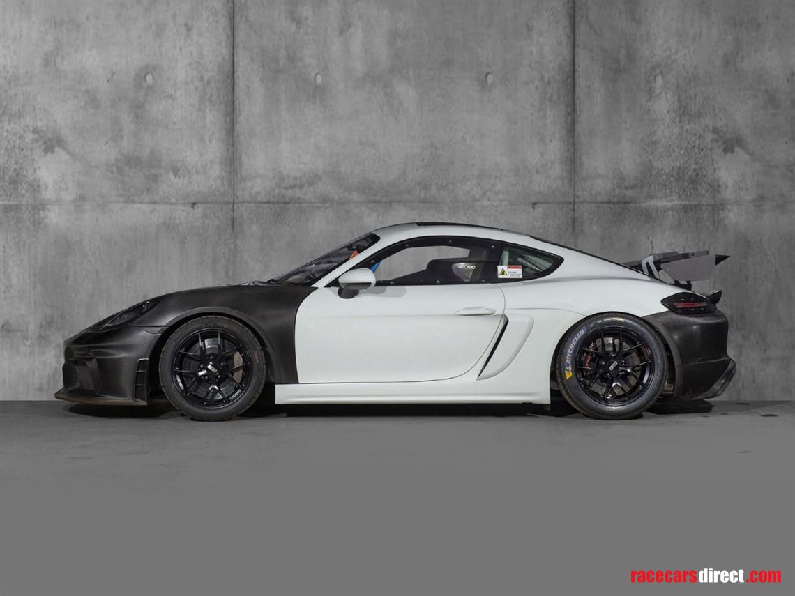 2020-porsche-cayman-718-gt4-clubsport-mr-comp