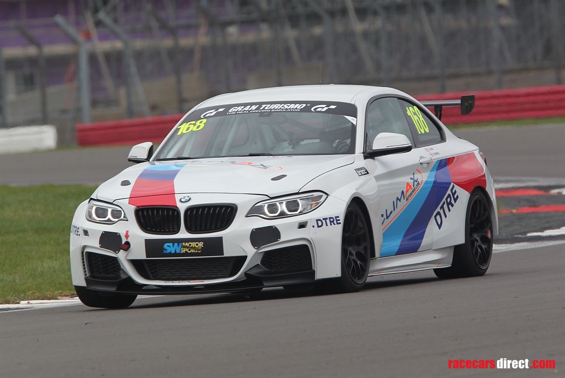 bmw-m240i-racing