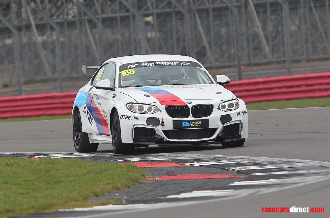 bmw-m240i-racing