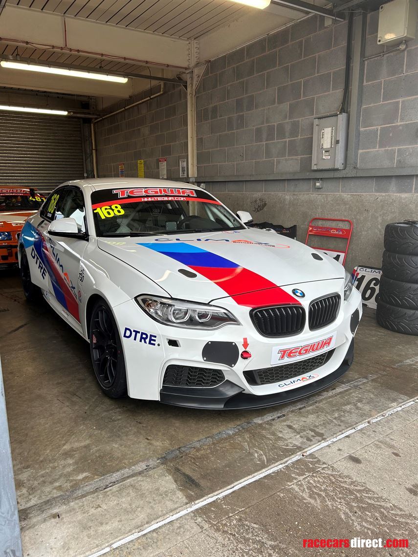 bmw-m240i-racing