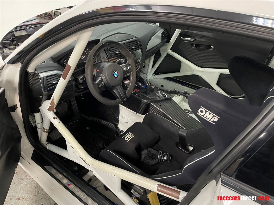 bmw-m240i-racing