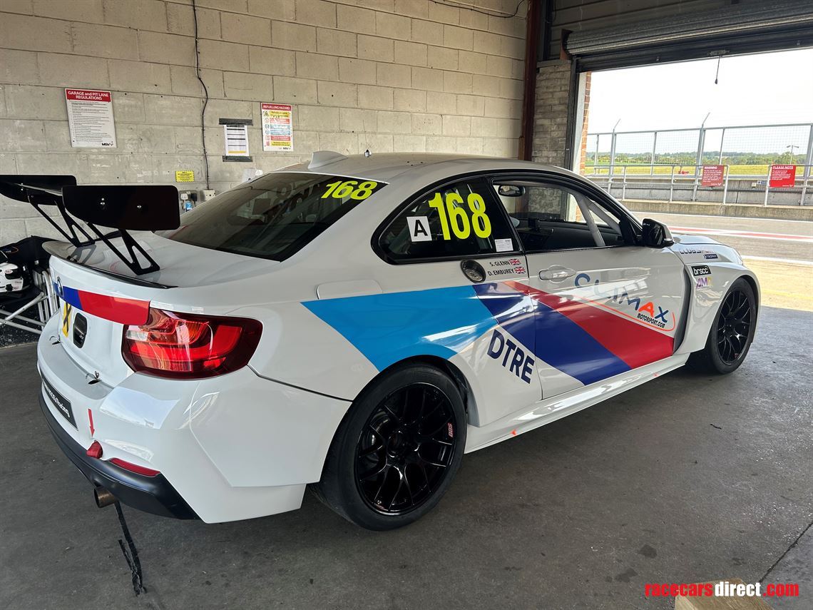 bmw-m240i-racing