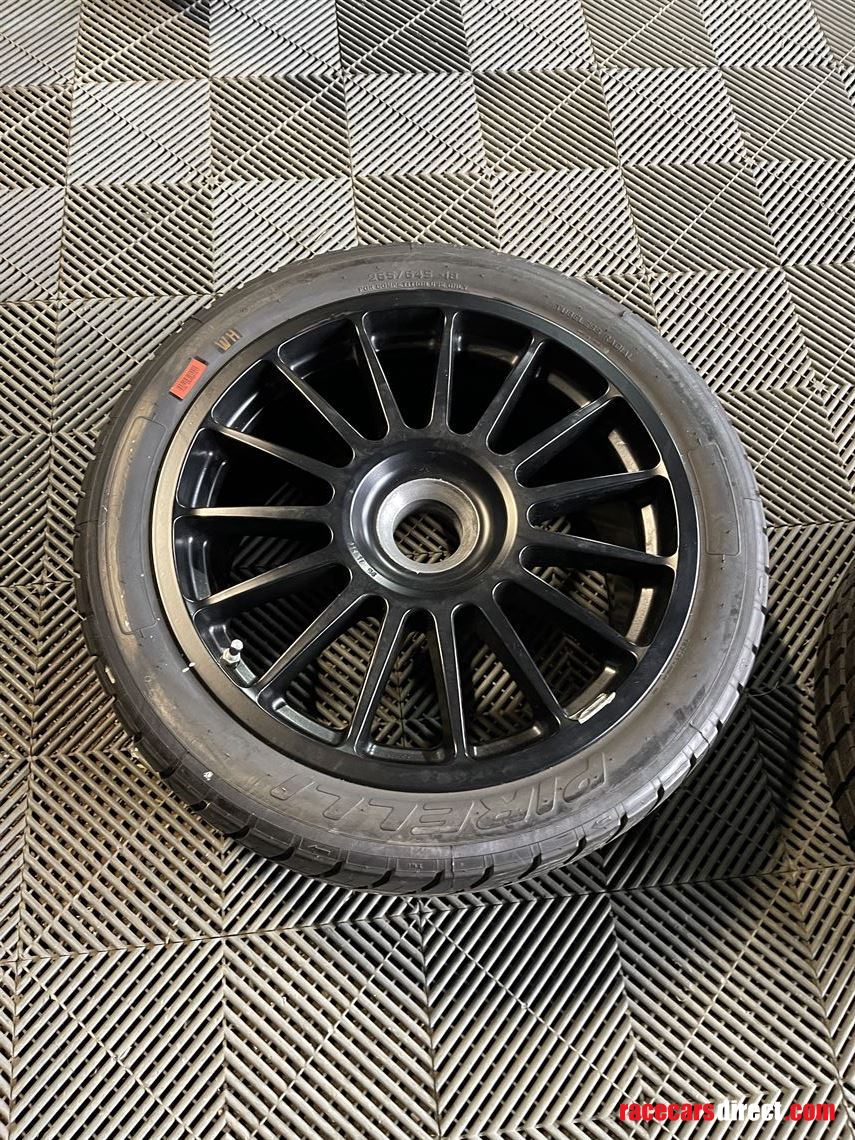 mclaren-gt4-wheels