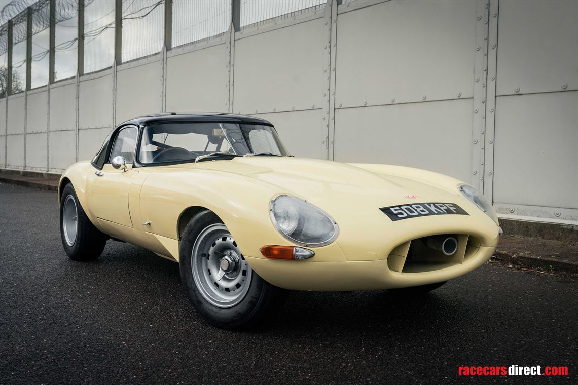 zealia-jaguar-e-type-series-1-38