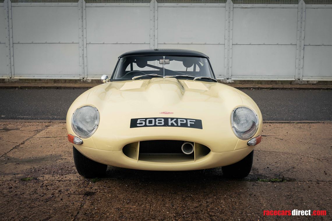 zealia-jaguar-e-type-series-1-38