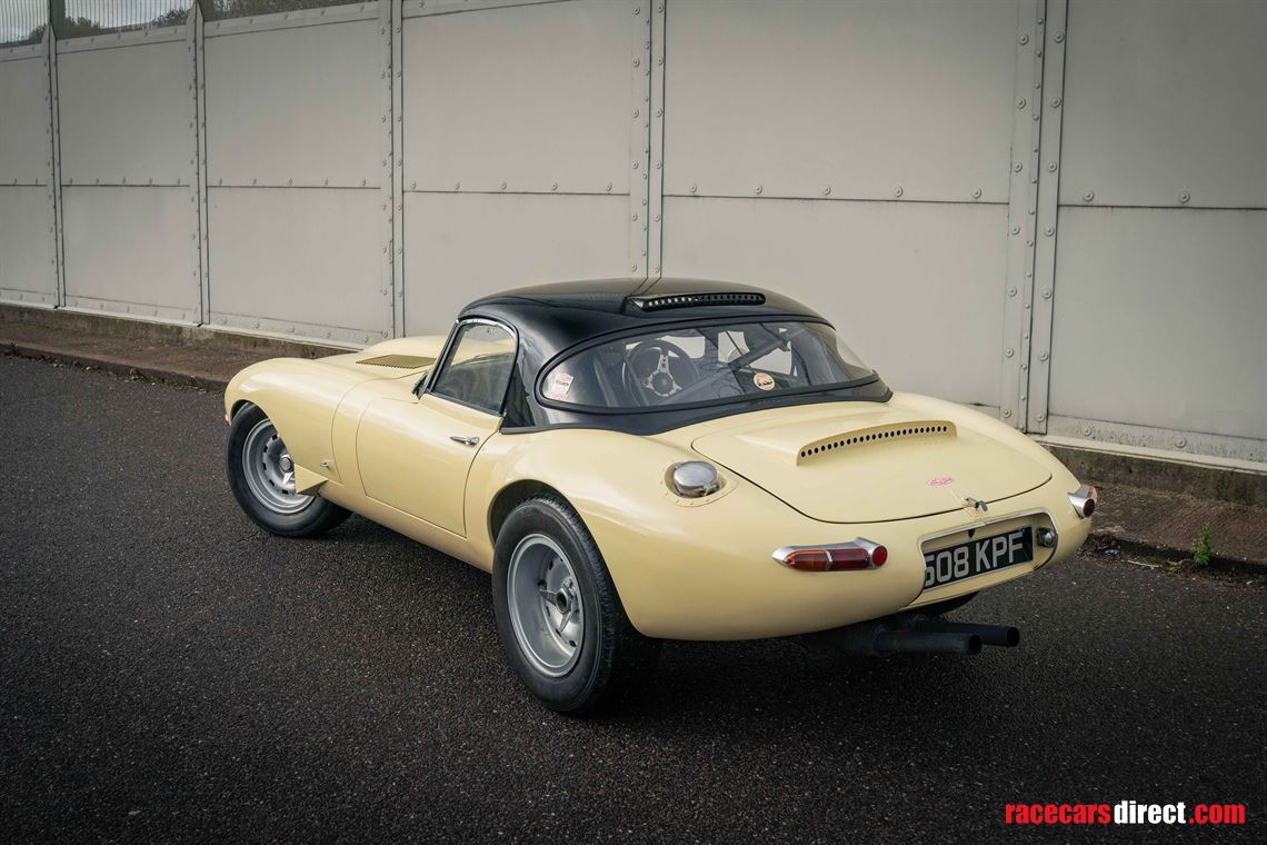 zealia-jaguar-e-type-series-1-38