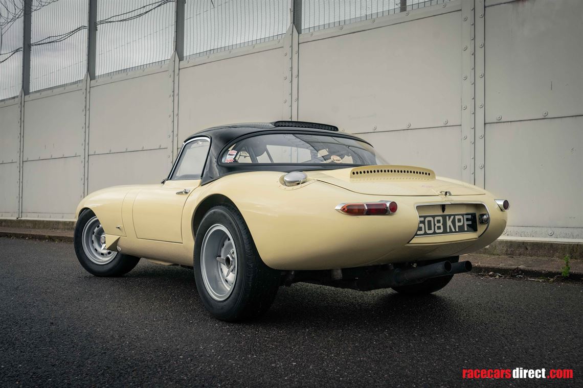 zealia-jaguar-e-type-series-1-38