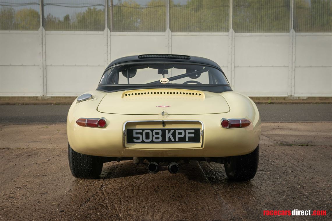 zealia-jaguar-e-type-series-1-38