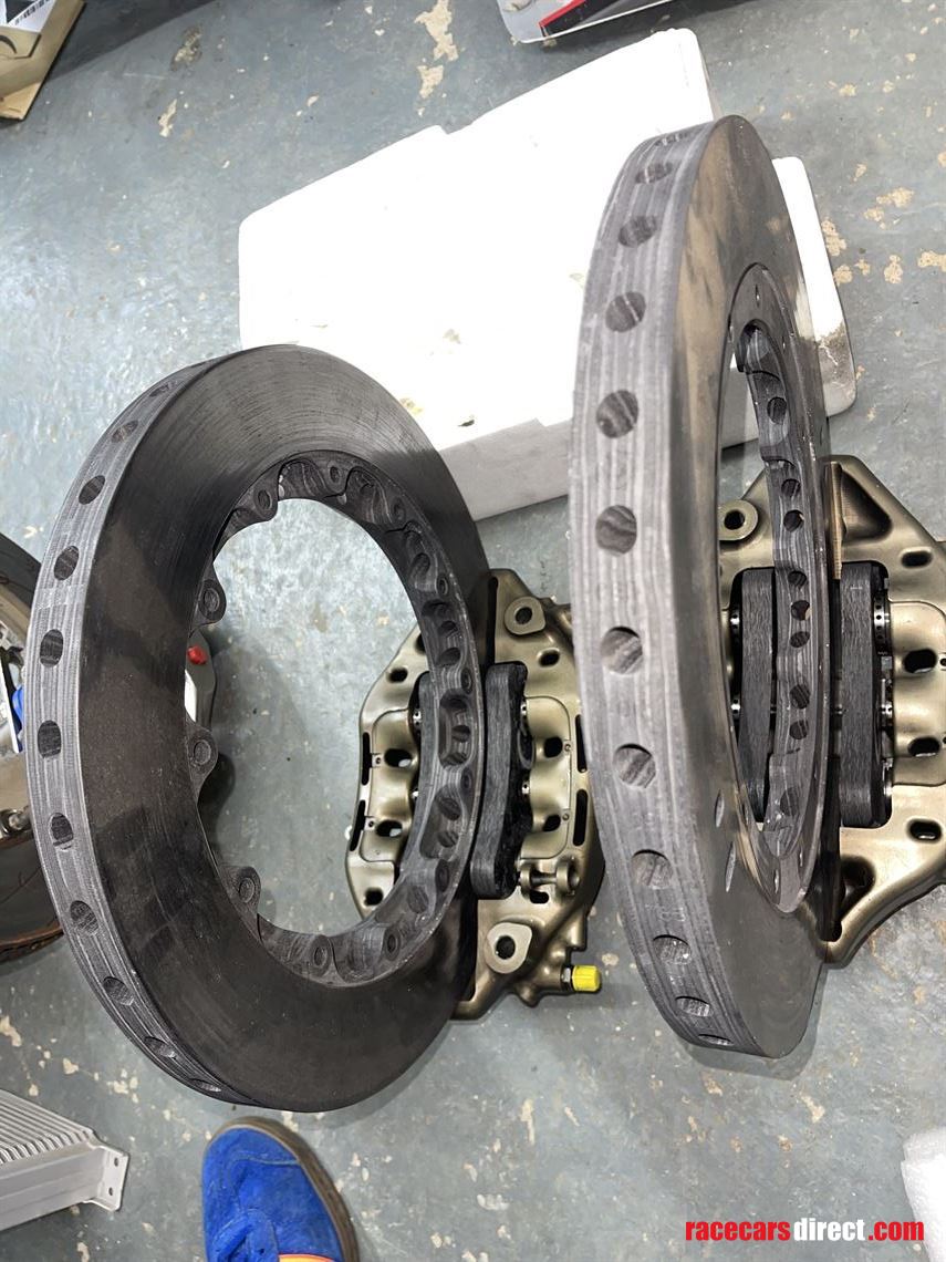 brembo-carbon-carbon-discs-pads-calipers