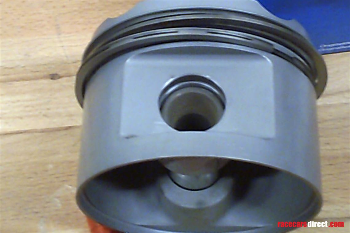 volvo-b23-16v-pistons