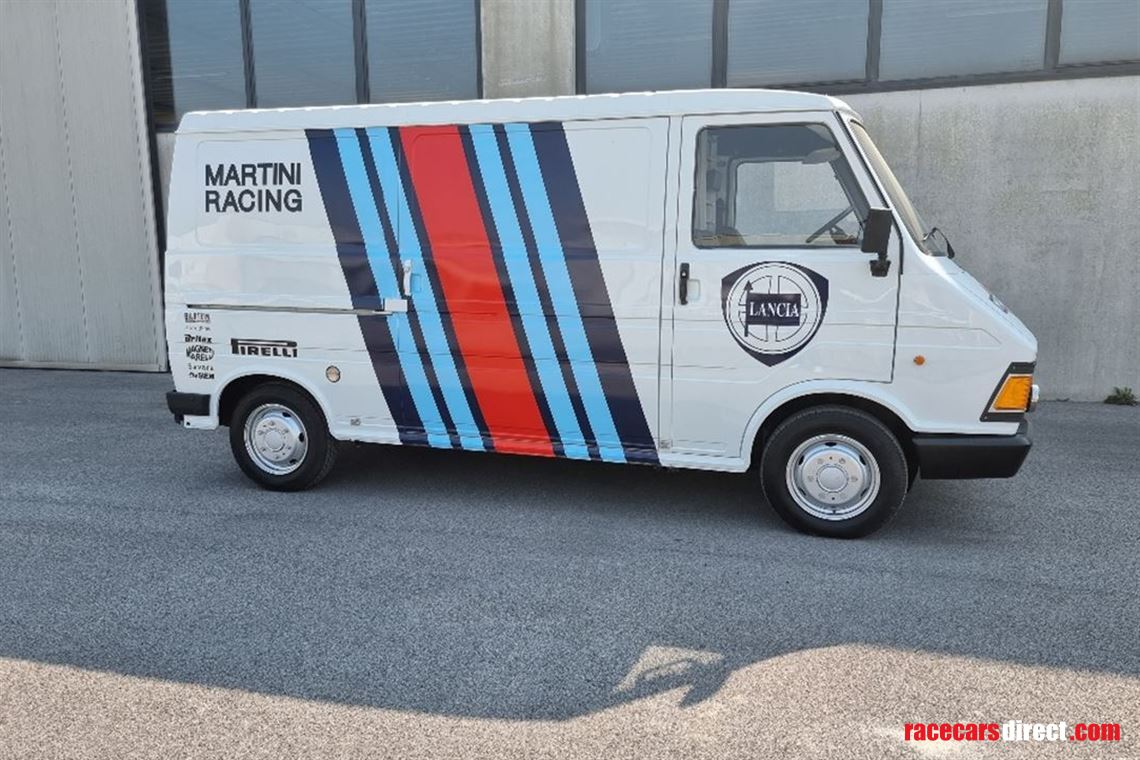 fiat-242-service-van-martini-racing