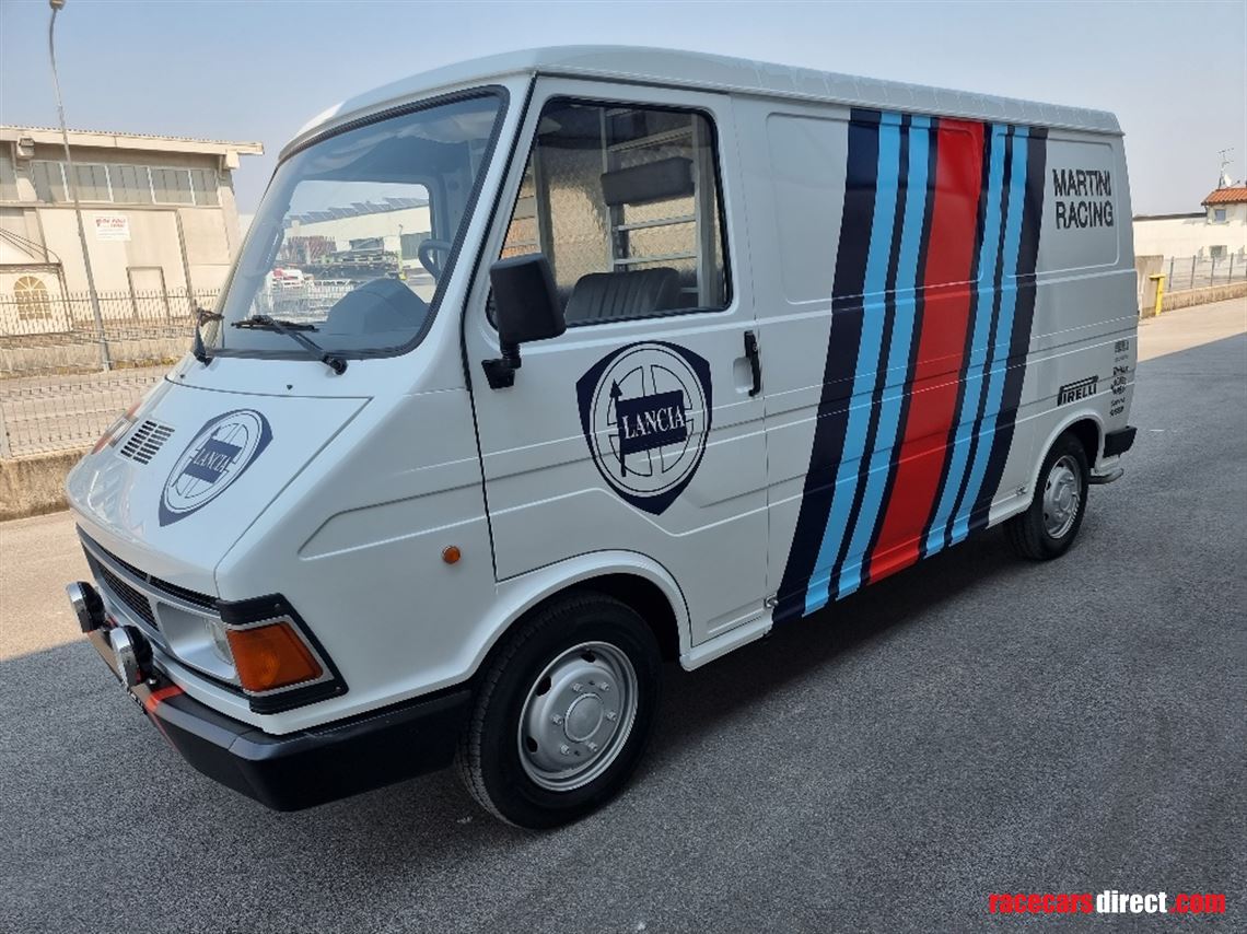 Racecarsdirect.com - Fiat 242 service Van Martini Racing
