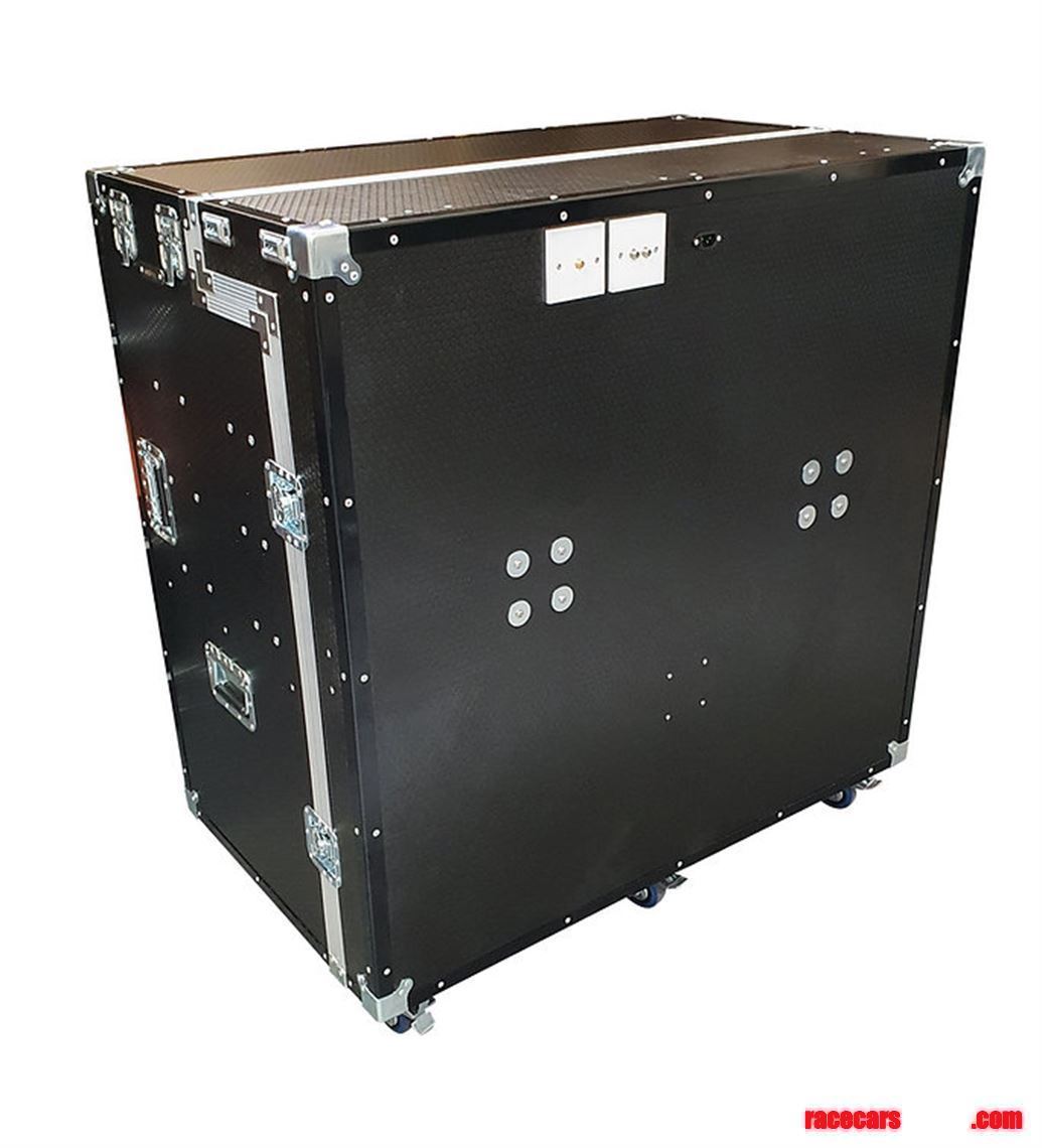 data-flight-case-with-3-screens