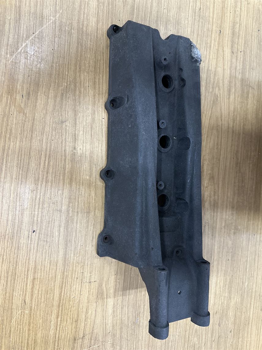 nissan-v6-engine-top-cover