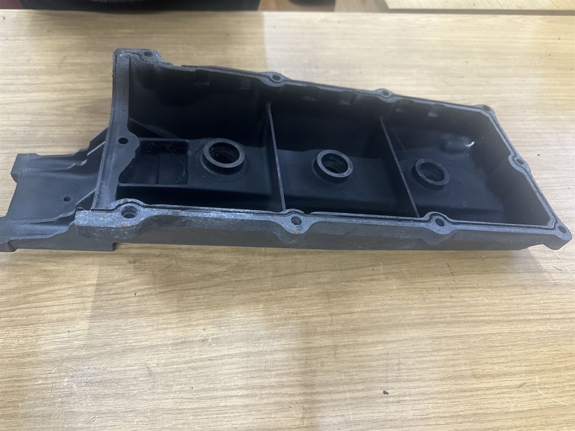 nissan-v6-engine-top-cover