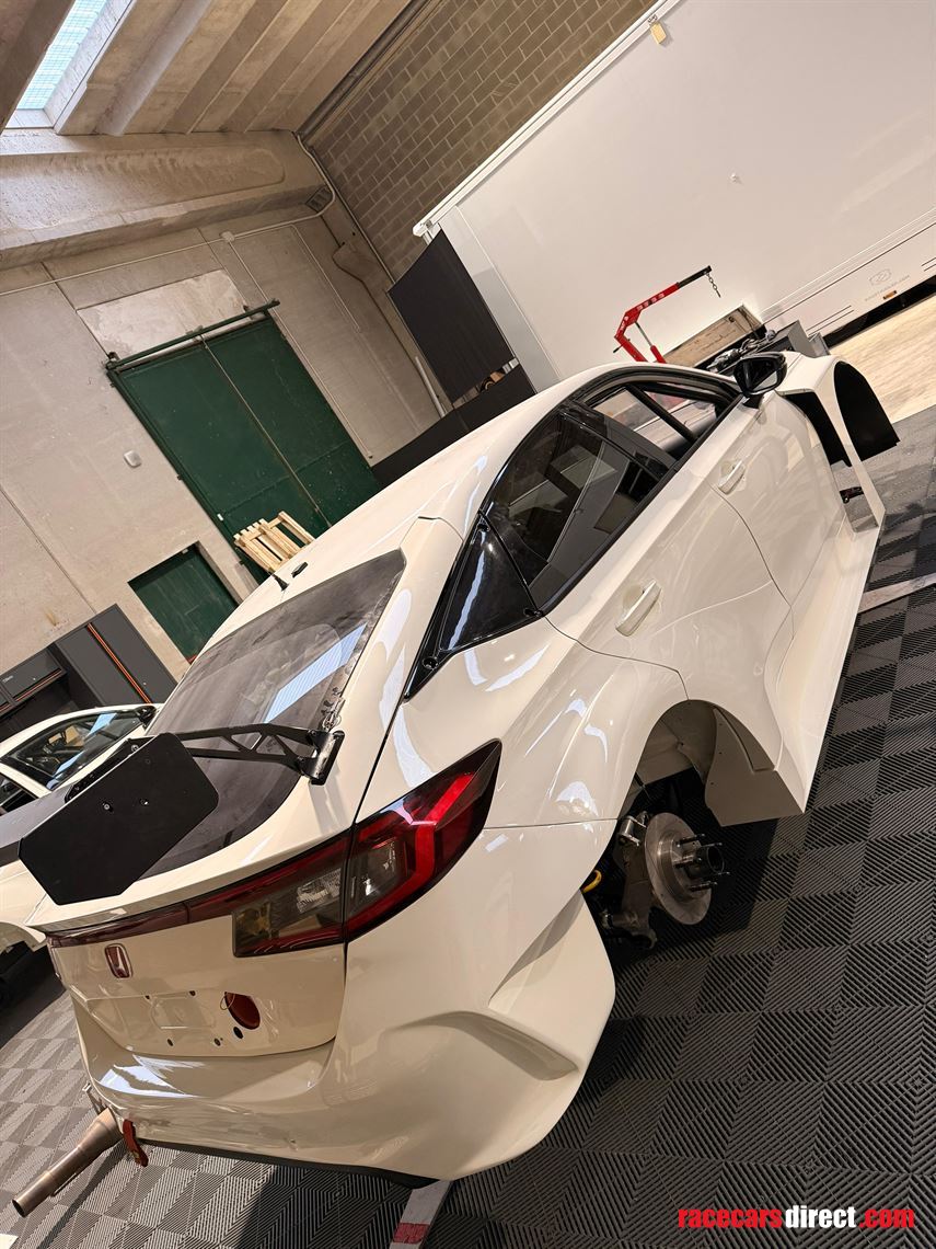 2-x-honda-civic-fl5-tcr