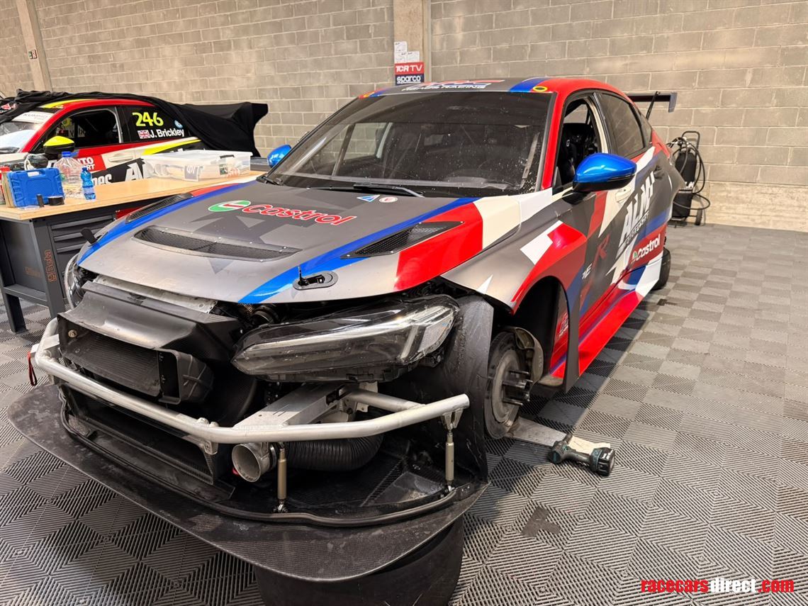 2-x-honda-civic-fl5-tcr