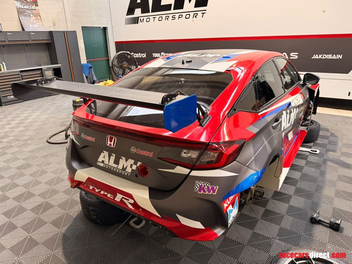 2-x-honda-civic-fl5-tcr