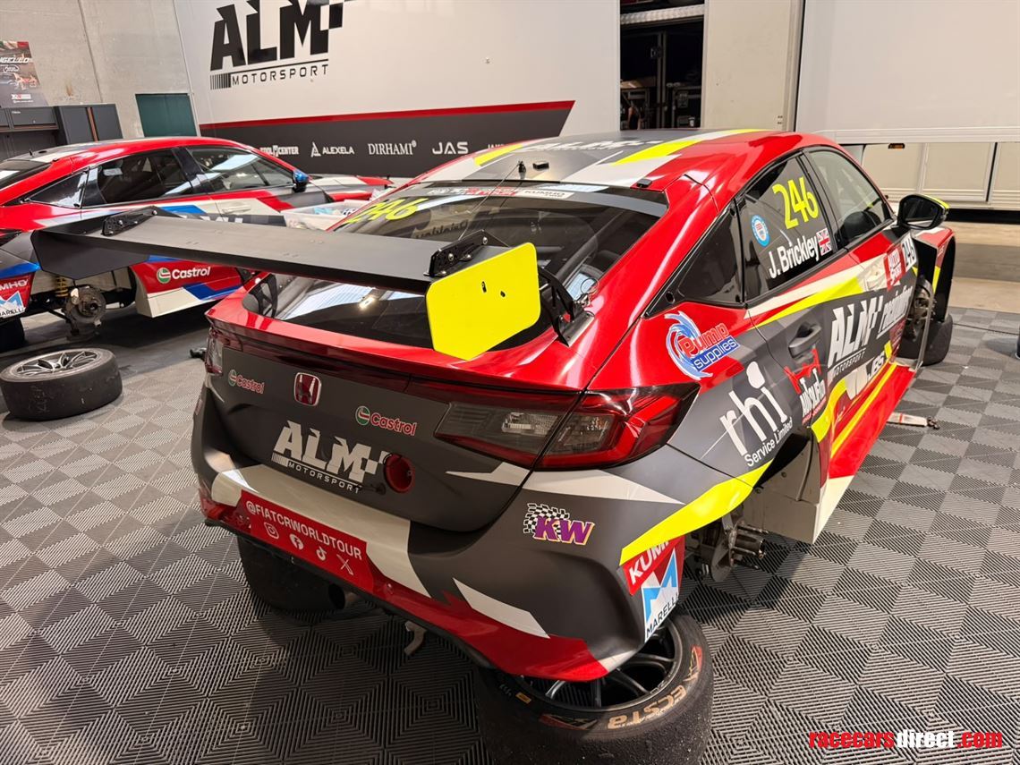 2-x-honda-civic-fl5-tcr