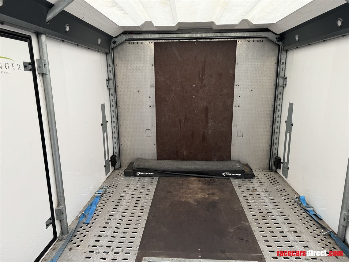 brian-james-race-transporter-60m-x-23m