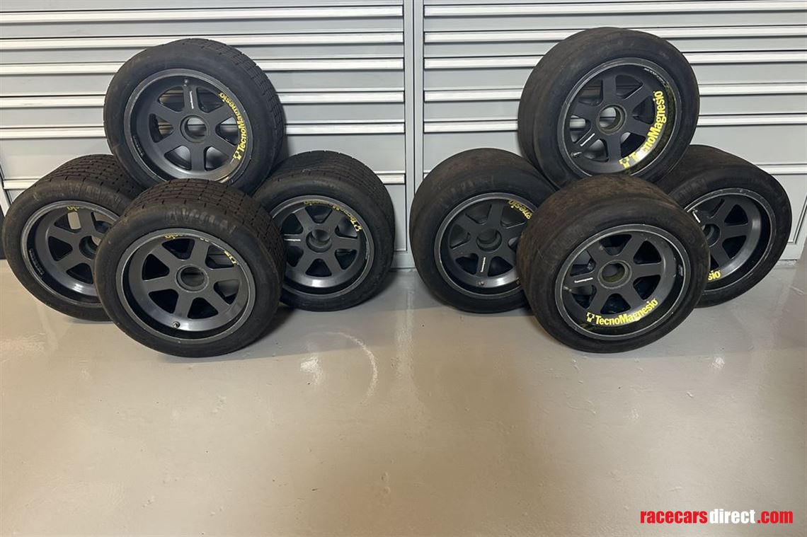 2-sets-tecnomagnesio-historic-f3-13-reynard-w