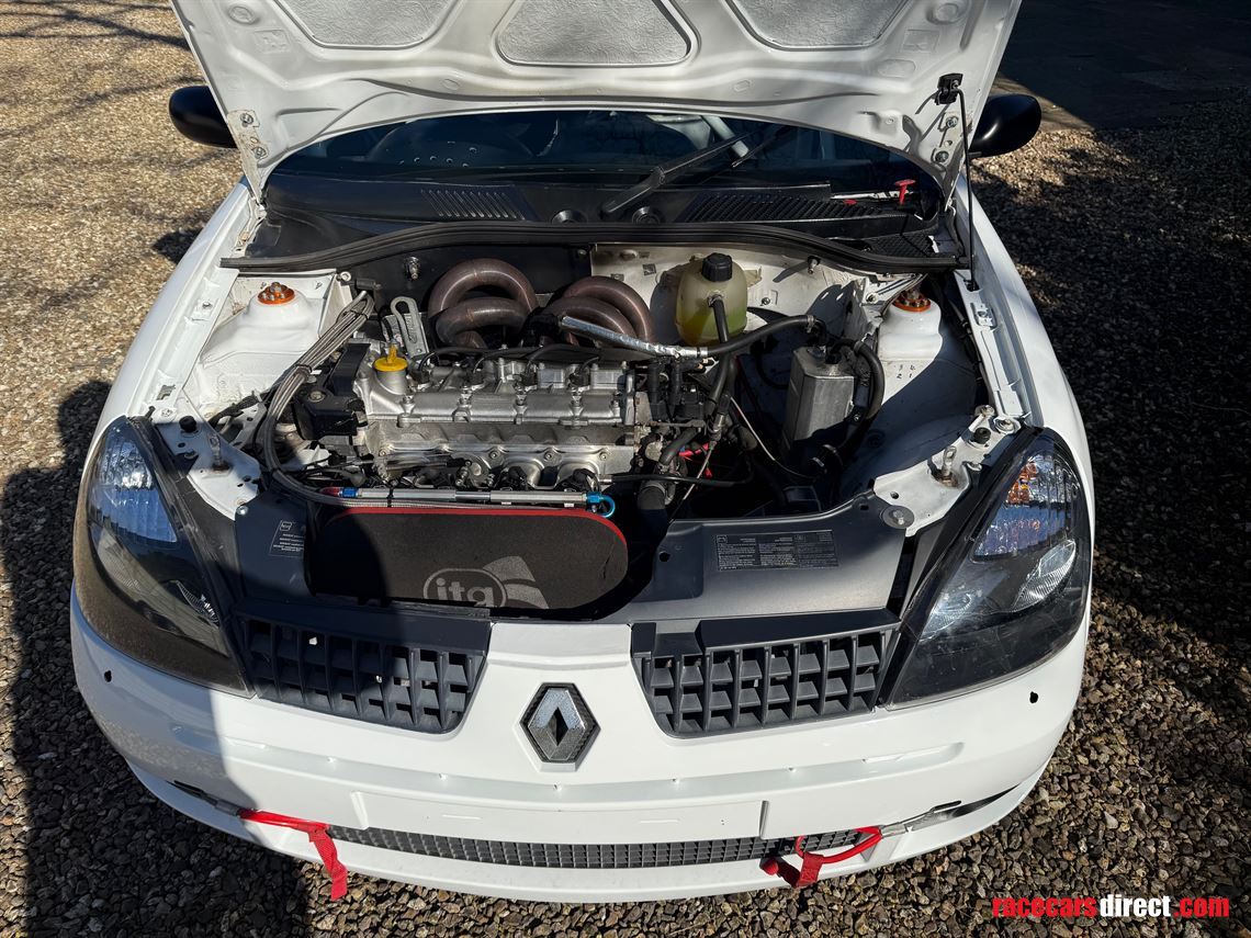 championship-winning-race-clio