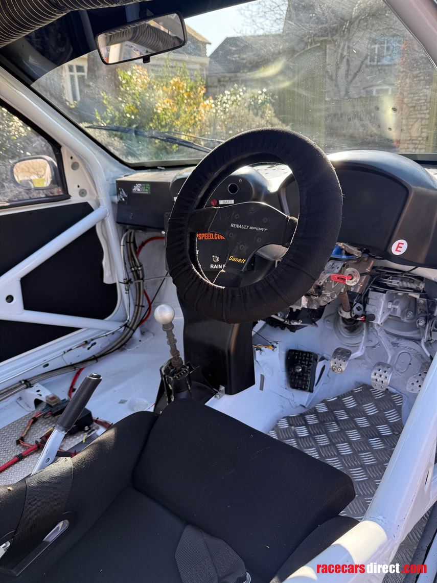 championship-winning-race-clio