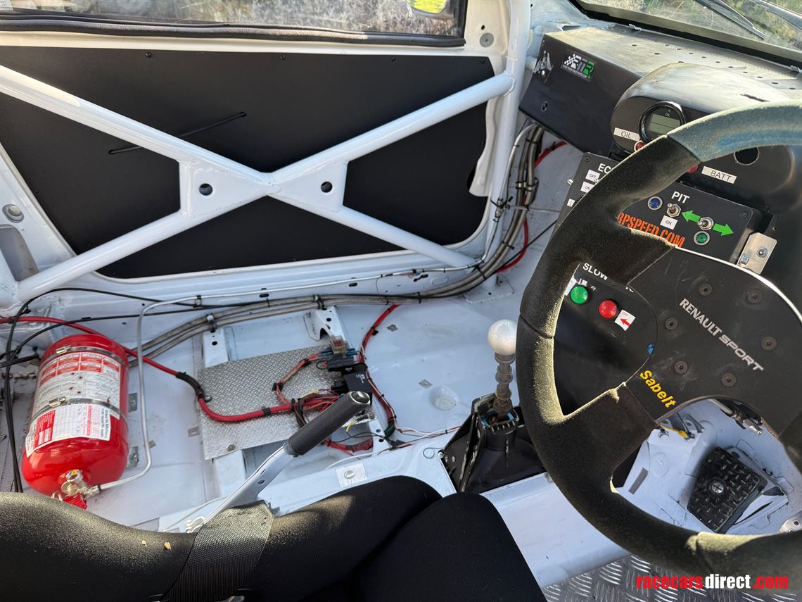 championship-winning-race-clio