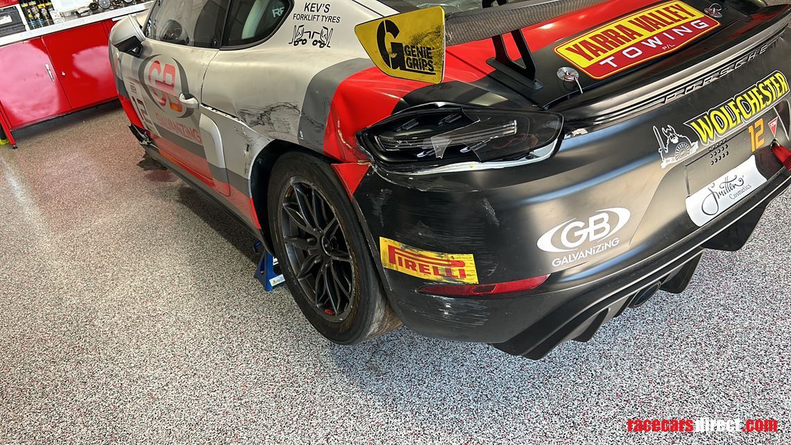 porsche-cayman-gt4-my2019-crash-damaged