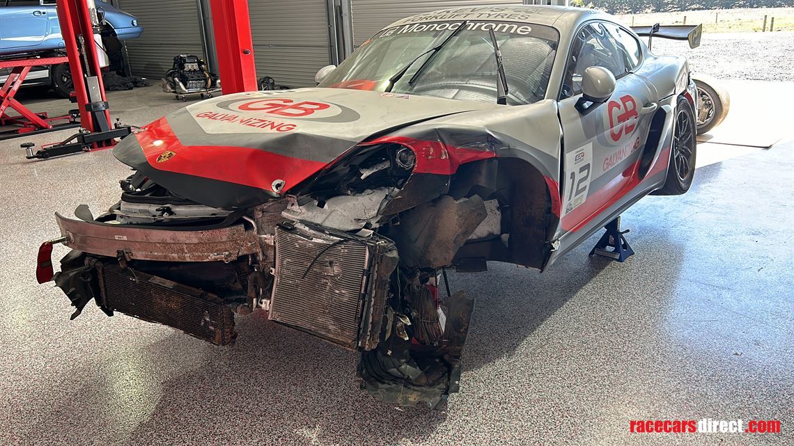porsche-cayman-gt4-my2019-crash-damaged