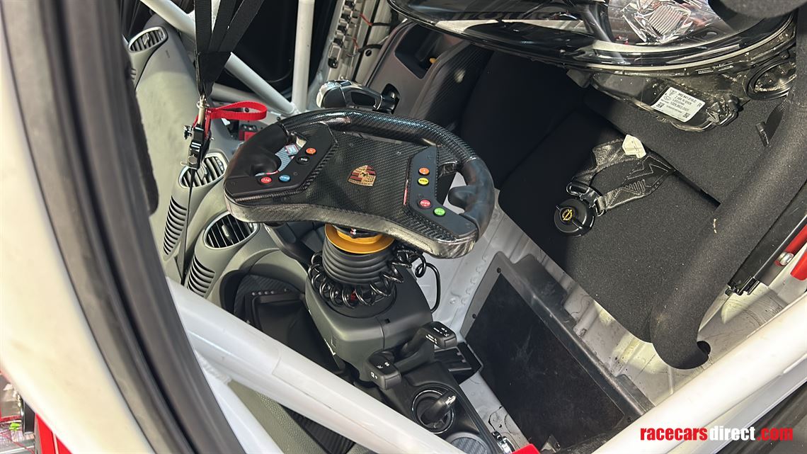 porsche-cayman-gt4-my2019-crash-damaged