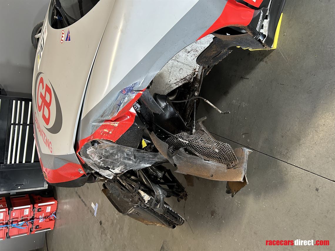 porsche-cayman-gt4-my2019-crash-damaged