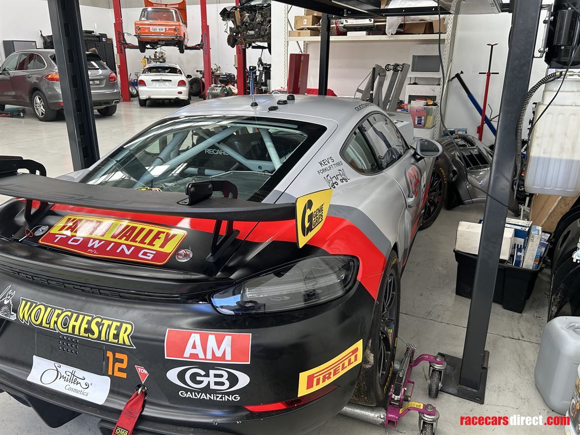 porsche-cayman-gt4-my2019-crash-damaged