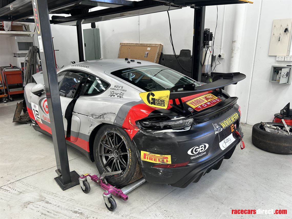 porsche-cayman-gt4-my2019-crash-damaged